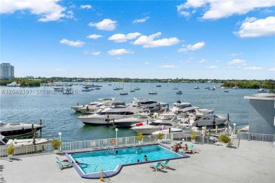 Comprar apartamento en Bayshore Yacht Tennis Club 812