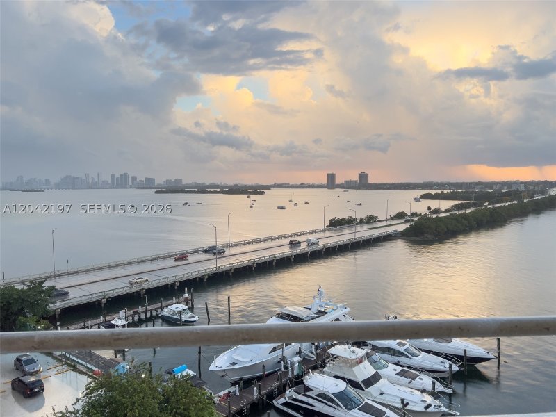 Comprar apartamento en Bayshore Yacht Tennis Club 812