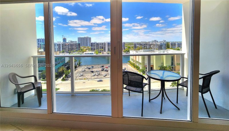 Condo for sale at Alexander Towers 1103