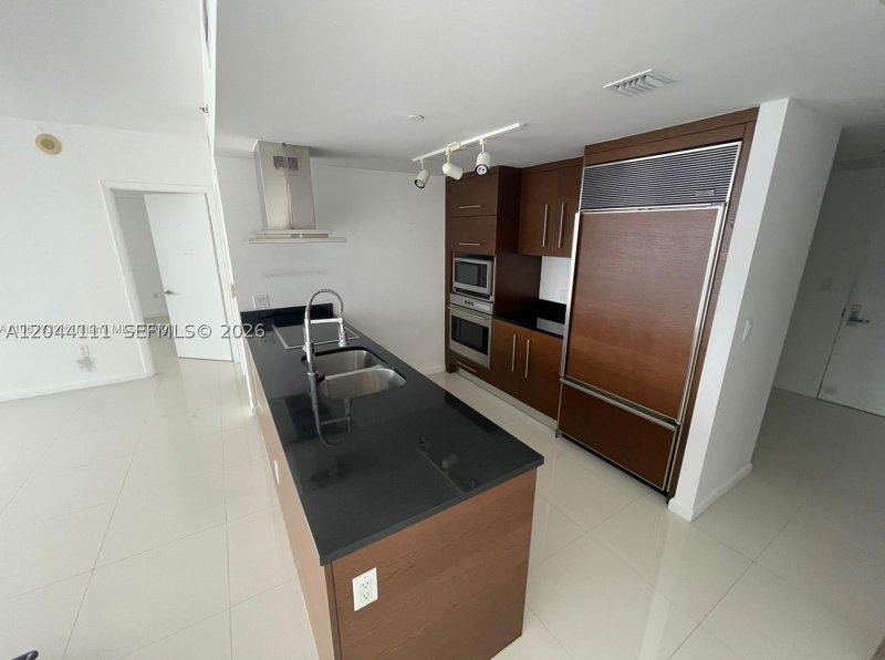 Apartment for rent at Icon Brickell Tower II 4804
