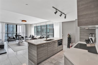 Comprar apartamento no Paraiso Bay Miami 3901