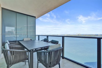 Comprar apartamento no Paraiso Bay Miami 3901