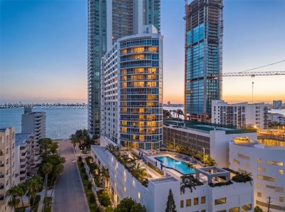 Platinum Condo Apt #1807