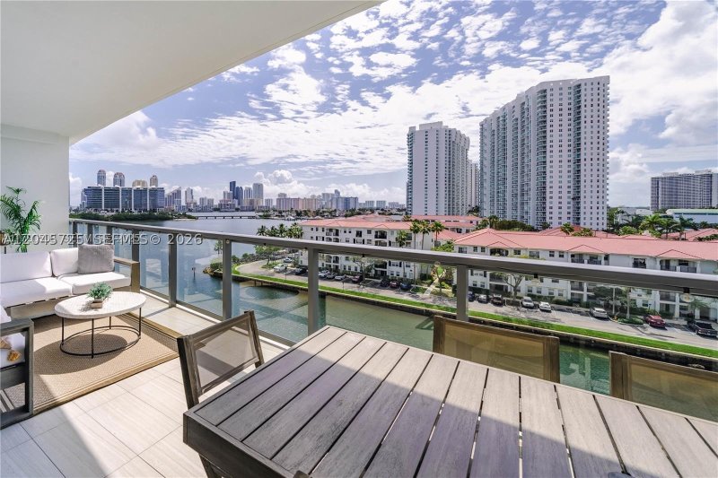 Comprar apartamento en Echo Aventura 606