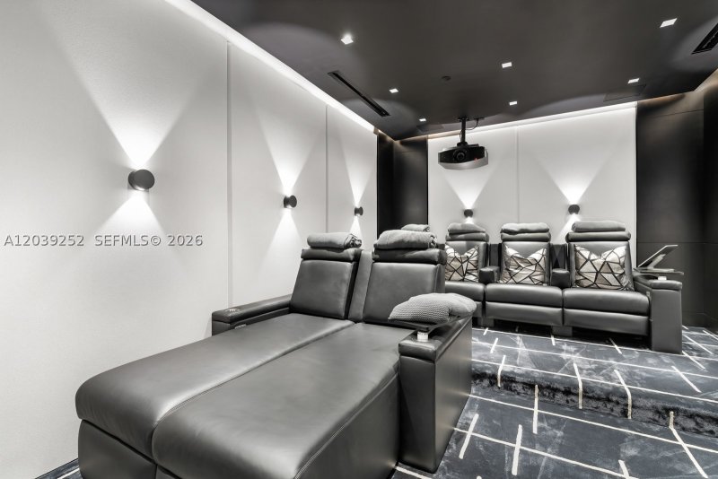 Comprar apartamento no Turnberry Ocean Club 2304