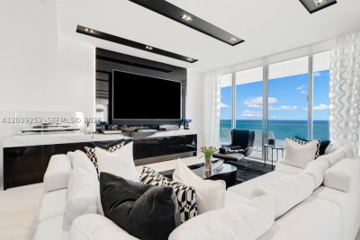 Comprar apartamento no Turnberry Ocean Club 2304