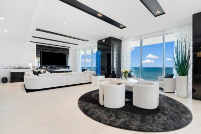 Comprar apartamento no Turnberry Ocean Club 2304