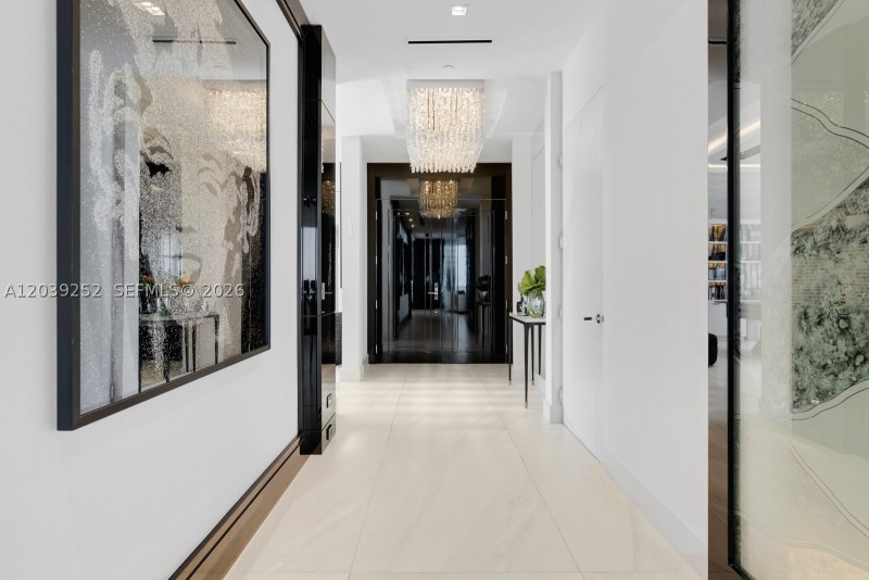 Comprar apartamento no Turnberry Ocean Club 2304