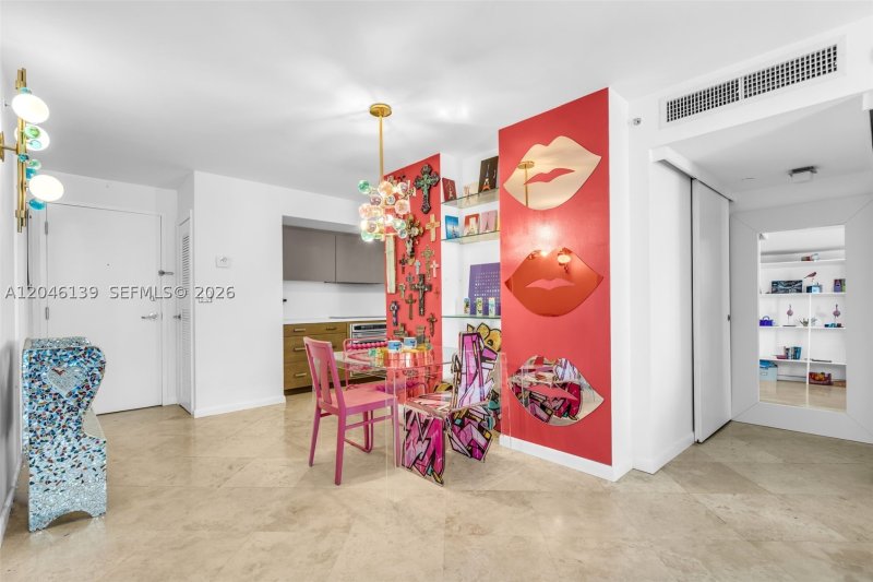 Comprar apartamento en The Collins Condo 404