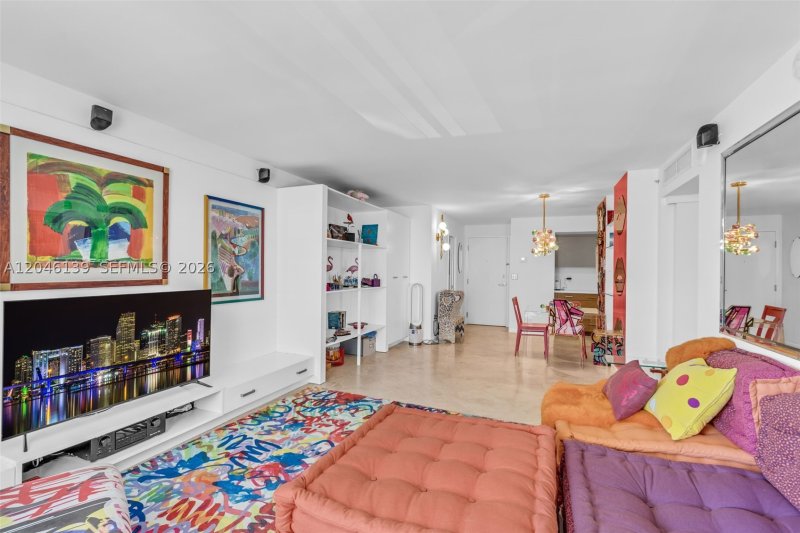 Comprar apartamento en The Collins Condo 404