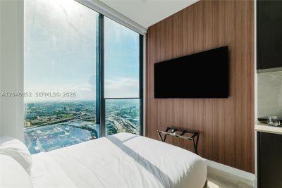 Aluguel de apartamento no E11EVEN Hotel & Residences 4907A