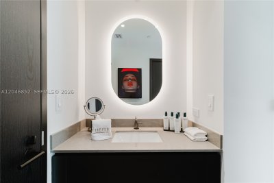 Aluguel de apartamento no E11EVEN Hotel & Residences 4907A