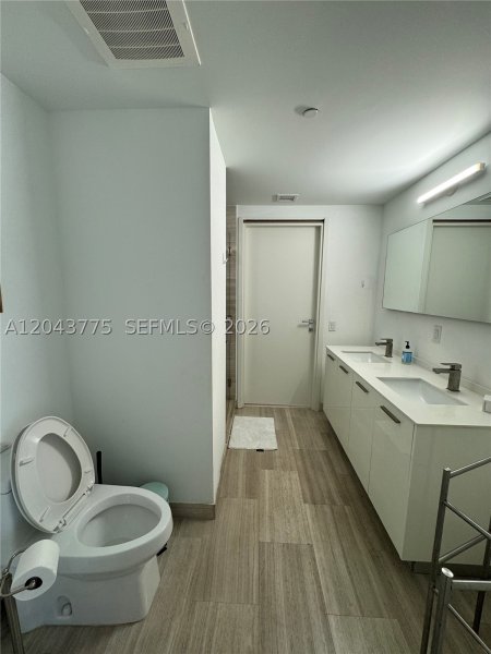 Apartment for rent at Brickell House Condo 901