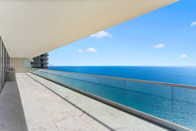 Condo for sale at Turnberry Ocean Club 4003-04