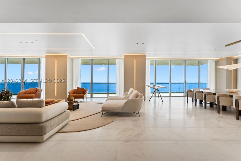 Condo for sale at Turnberry Ocean Club 4003-04