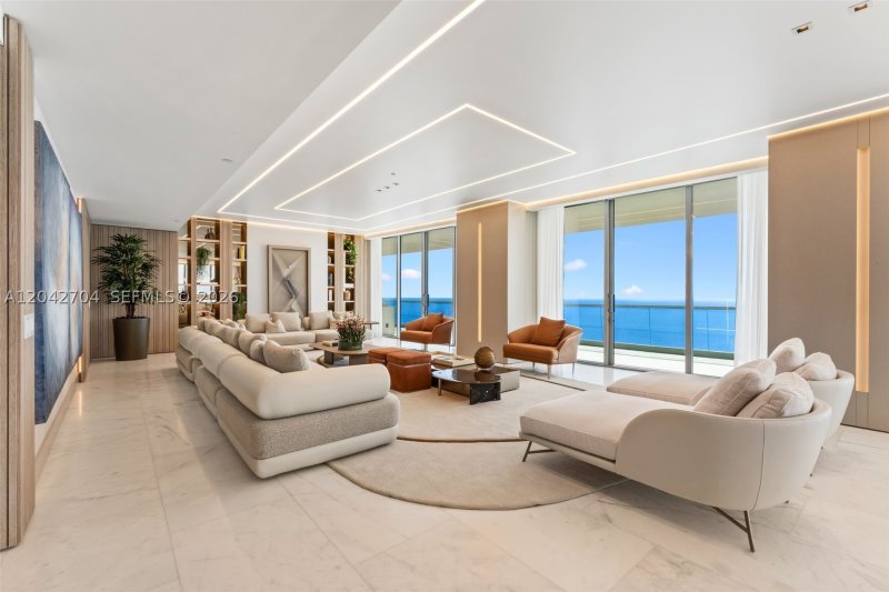 Condo for sale at Turnberry Ocean Club 4003-04