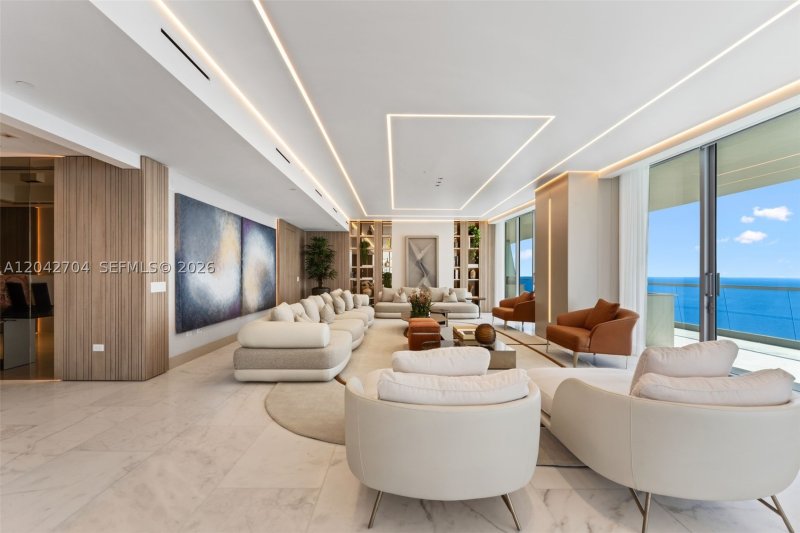 Condo for sale at Turnberry Ocean Club 4003-04