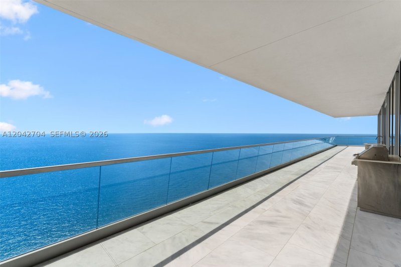 Condo for sale at Turnberry Ocean Club 4003-04