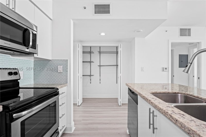 Condo for sale at Mark on Brickell 2206
