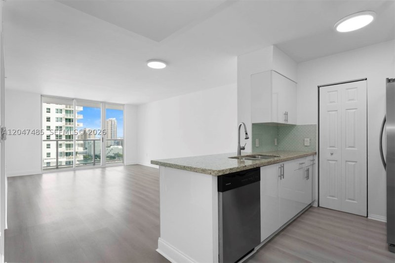 Condo for sale at Mark on Brickell 2206