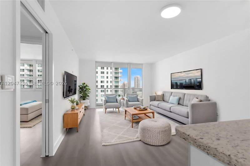 Condo for sale at Mark on Brickell 2206