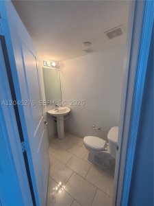 Platinum Condo Apt #1004