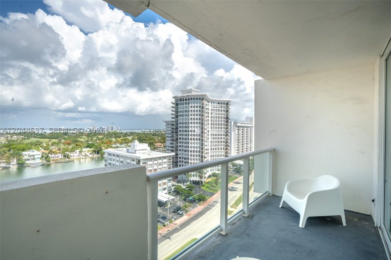 Condo for sale at Pavilion 1517