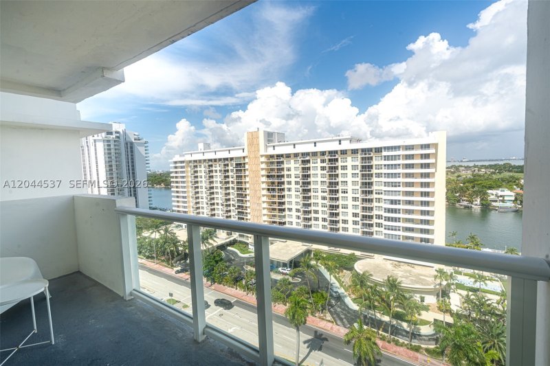 Condo for sale at Pavilion 1517