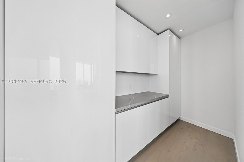 Comprar apartamento no Five Park Miami Beach 4401