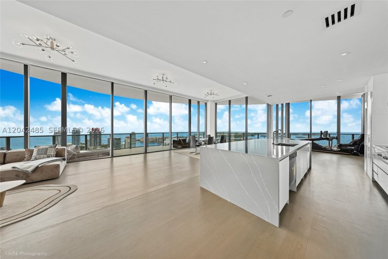 Comprar apartamento no Five Park Miami Beach 4401
