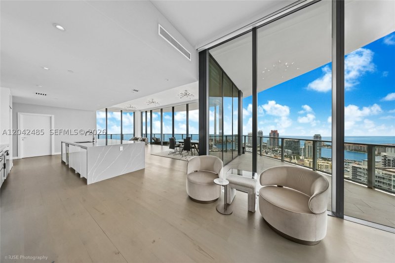 Comprar apartamento no Five Park Miami Beach 4401