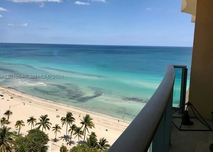 Alquiler de apartamento en The Wave Condo PH05