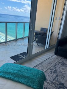 Alquiler de apartamento en The Wave Condo PH05