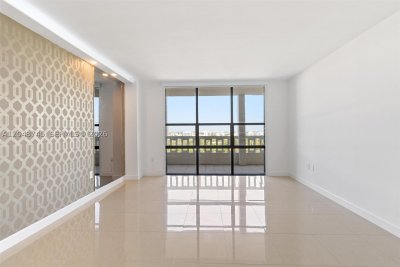 Aluguel de apartamento no Balmoral Condo 11-O