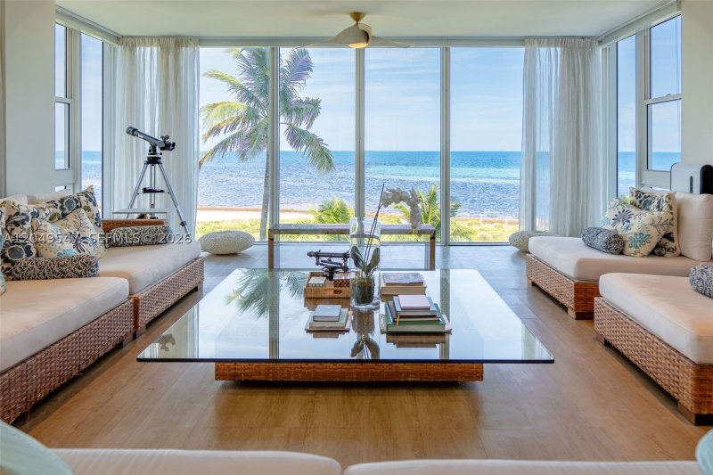 Condo for sale at Island House 501