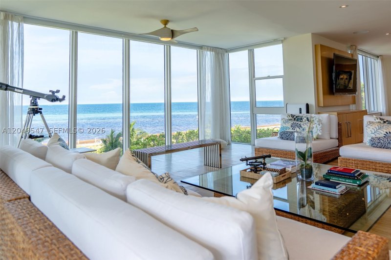 Condo for sale at Island House 501