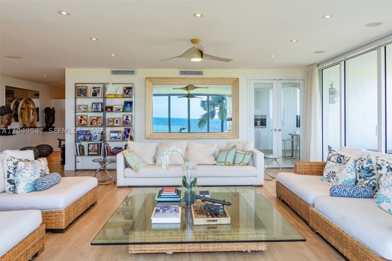 Condo for sale at Island House 501