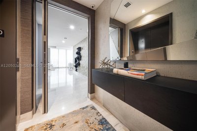 Comprar apartamento en One Paraiso PH5001