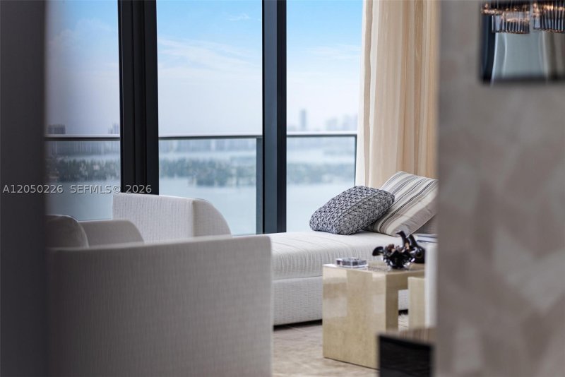 Comprar apartamento en One Paraiso PH5001