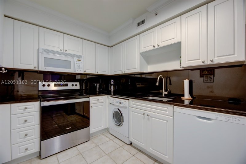 Condo for sale at The Wave Condo 828