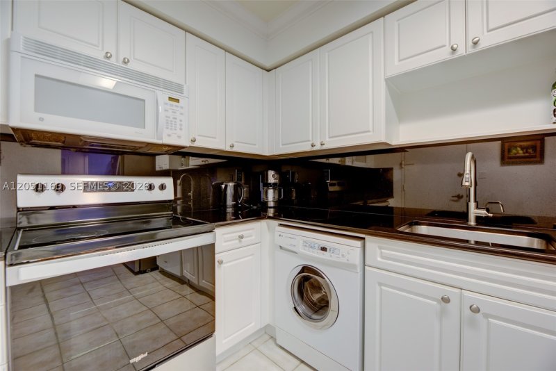 Condo for sale at The Wave Condo 828