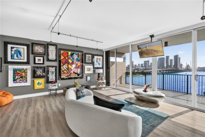 Comprar apartamento no 1000 Venetian Way 810