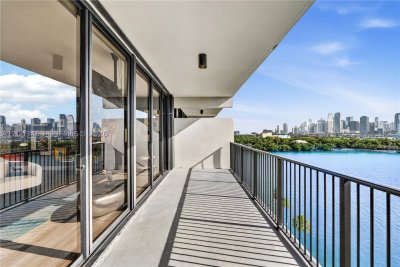 Comprar apartamento no 1000 Venetian Way 810