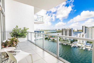 Alquiler de apartamento en Eloquence on the Bay 1604 + DEN