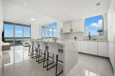 Eloquence on the Bay Apt #1208