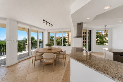 Comprar apartamento en Verona At Deering Bay 404
