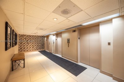 Comprar apartamento en The Summit 1703N