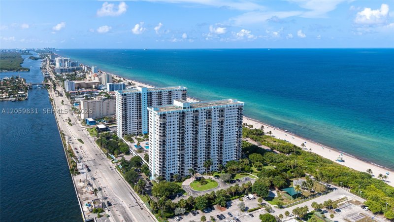 Condo for sale at The Summit 1703N