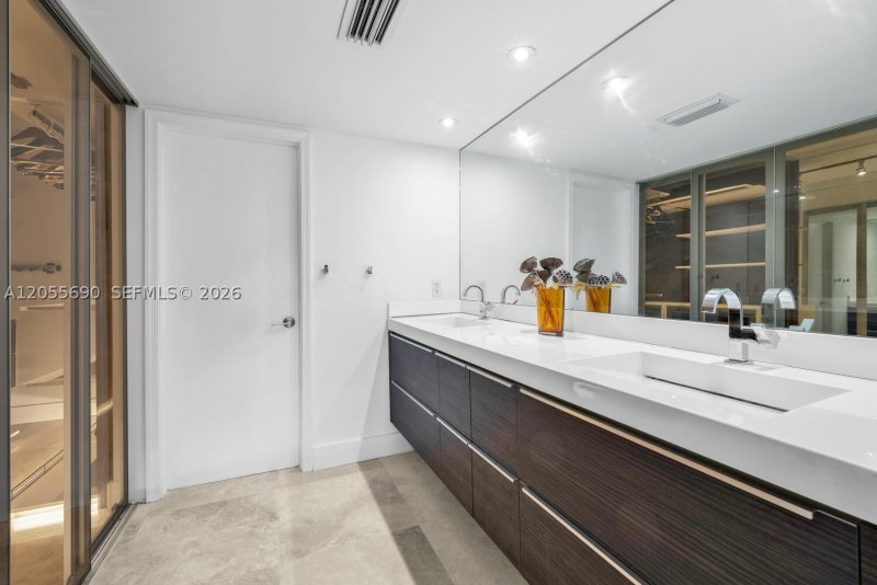 Apartment for rent at Commodore Club West 1111