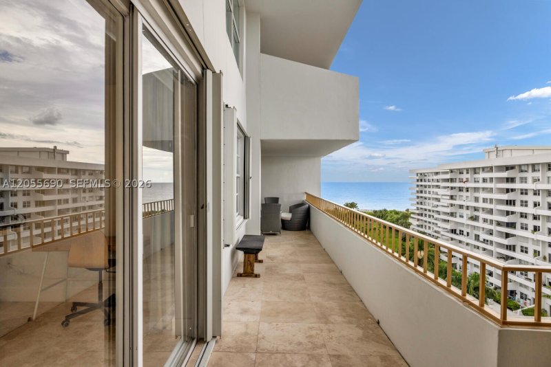 Apartment for rent at Commodore Club West 1111